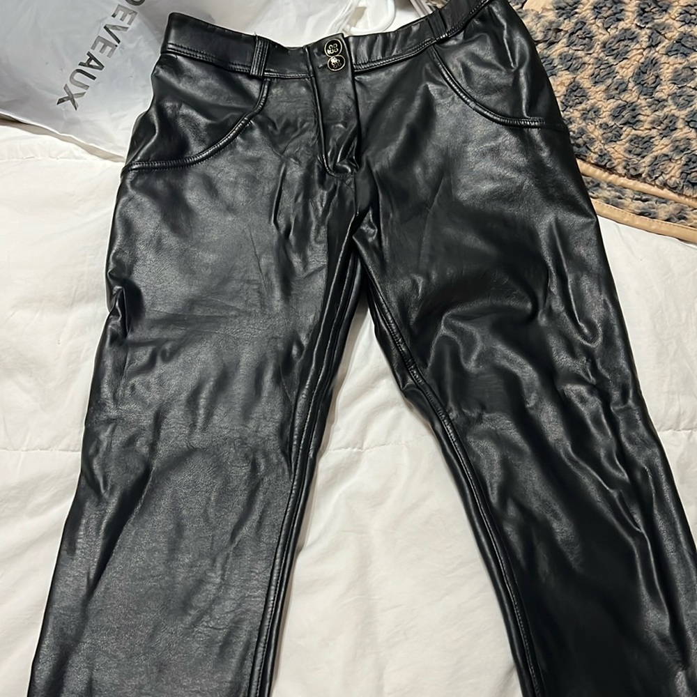 Pleather leggings super comfortable almost brand new worn a couple times - Picture 3 of 7